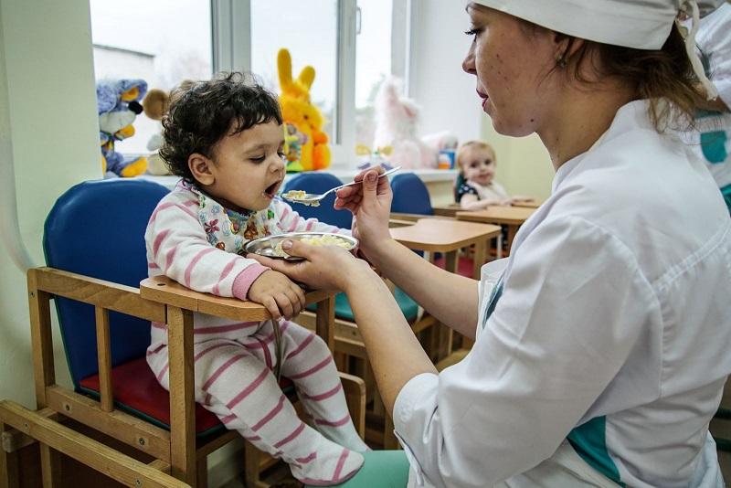 Дом ребенка цель. Детский дом малютки. Дом для детей. Усыновить ребенка. Малыши в детском доме.